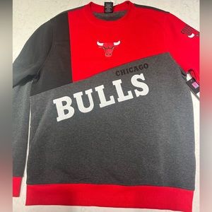 chicago bulls crewneck! new with tags for men or women. size medium
